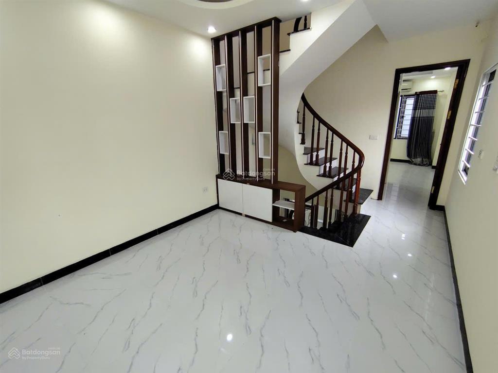 Nhà ngay gần chợ đầu mối phía nam hà nội/ cách phố xốm 2km~36m2x4 tầng, 4 ngủ (nơi để xe riêng)