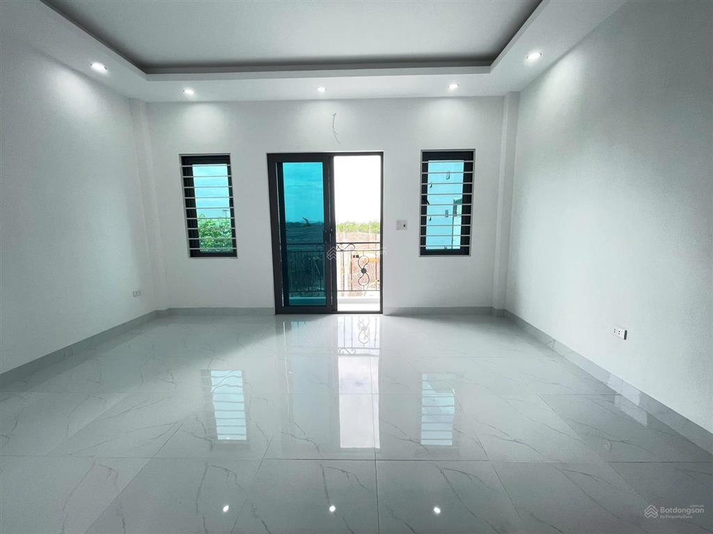 Nhà 2 mặt tiền/2 mặt đường thông ôtô đi qua+thang máy 101m2x4 tầng/ngay gần cầu đại thành(ảnh thật)