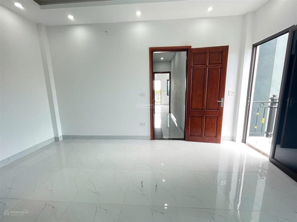 Nhà 2 mặt tiền/2 mặt đường thông ôtô đi qua+thang máy 101m2x4 tầng/ngay gần cầu đại thành(ảnh thật)