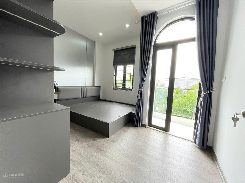 Nhà xây mới độc lập, hiện đại, ô tô đỗ cửa, full nội thất như ảnh~42m2x4t+tầng lửng phòng khách