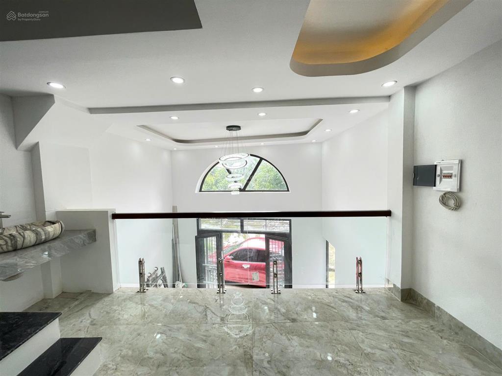 Nhà xây mới độc lập, hiện đại, ô tô đỗ cửa, full nội thất như ảnh~42m2x4t+tầng lửng phòng khách