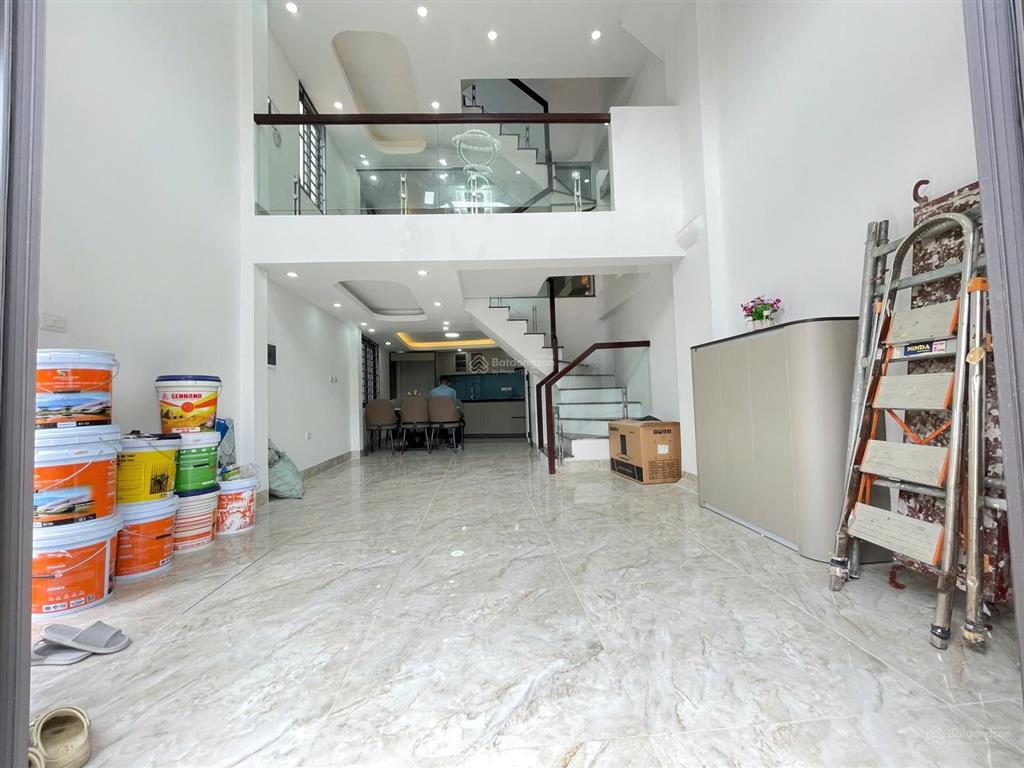 Nhà xây mới độc lập, hiện đại, ô tô đỗ cửa, full nội thất như ảnh~42m2x4t+tầng lửng phòng khách