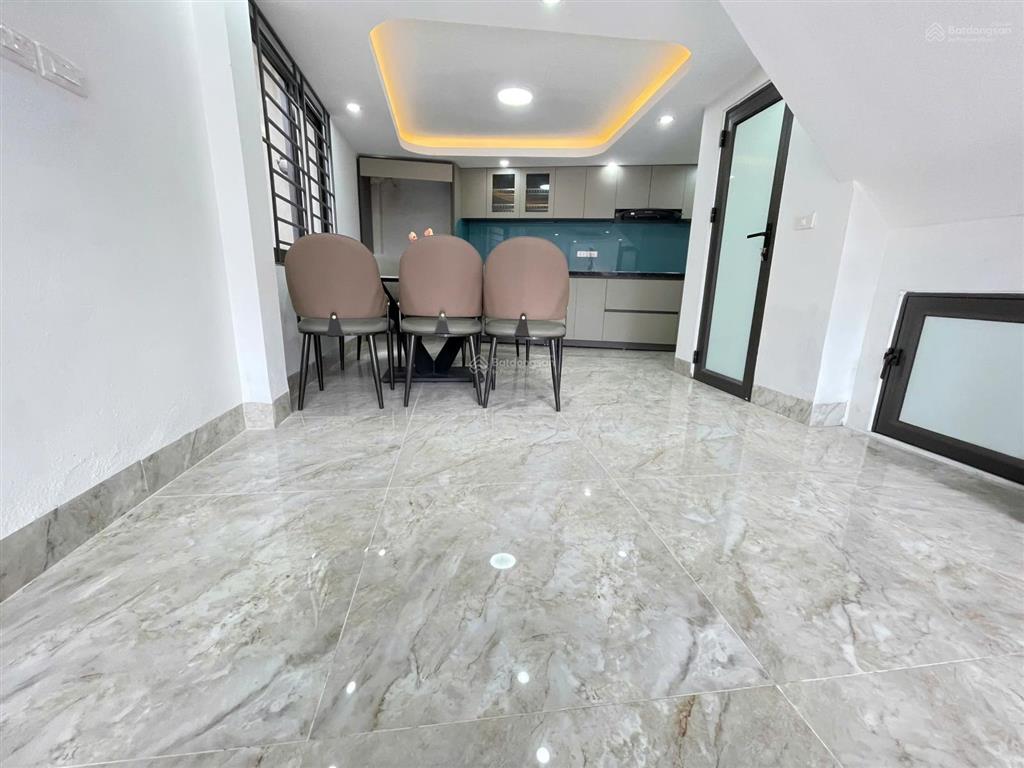 Nhà xây mới độc lập, hiện đại, ô tô đỗ cửa, full nội thất như ảnh~42m2x4t+tầng lửng phòng khách