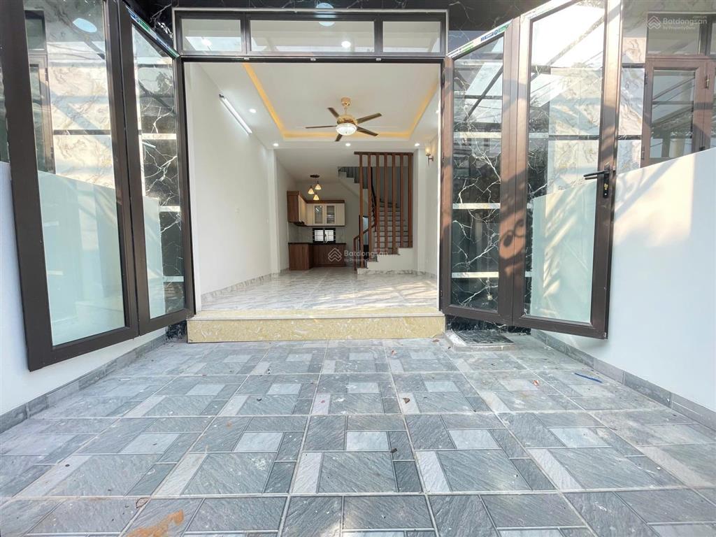 Bán nhà xây mới ngõ thông ô tô qua gần trường th&thcs phụng châu+sân cổng riêng 40m2,4 tầng