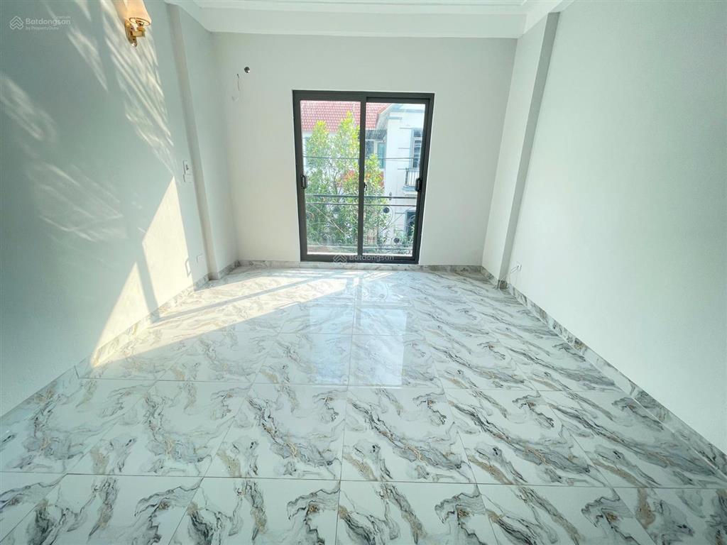 Bán nhà xây mới ngõ thông ô tô qua gần trường th&thcs phụng châu+sân cổng riêng 40m2,4 tầng