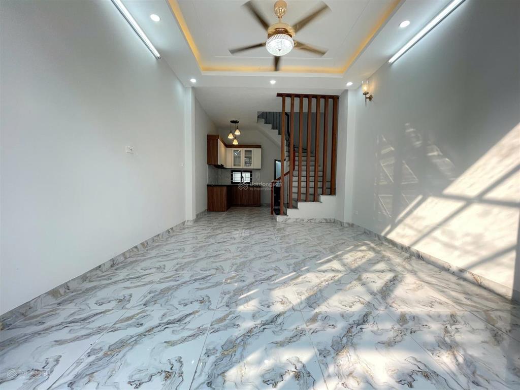 Bán nhà xây mới ngõ thông ô tô qua gần trường th&thcs phụng châu+sân cổng riêng 40m2,4 tầng