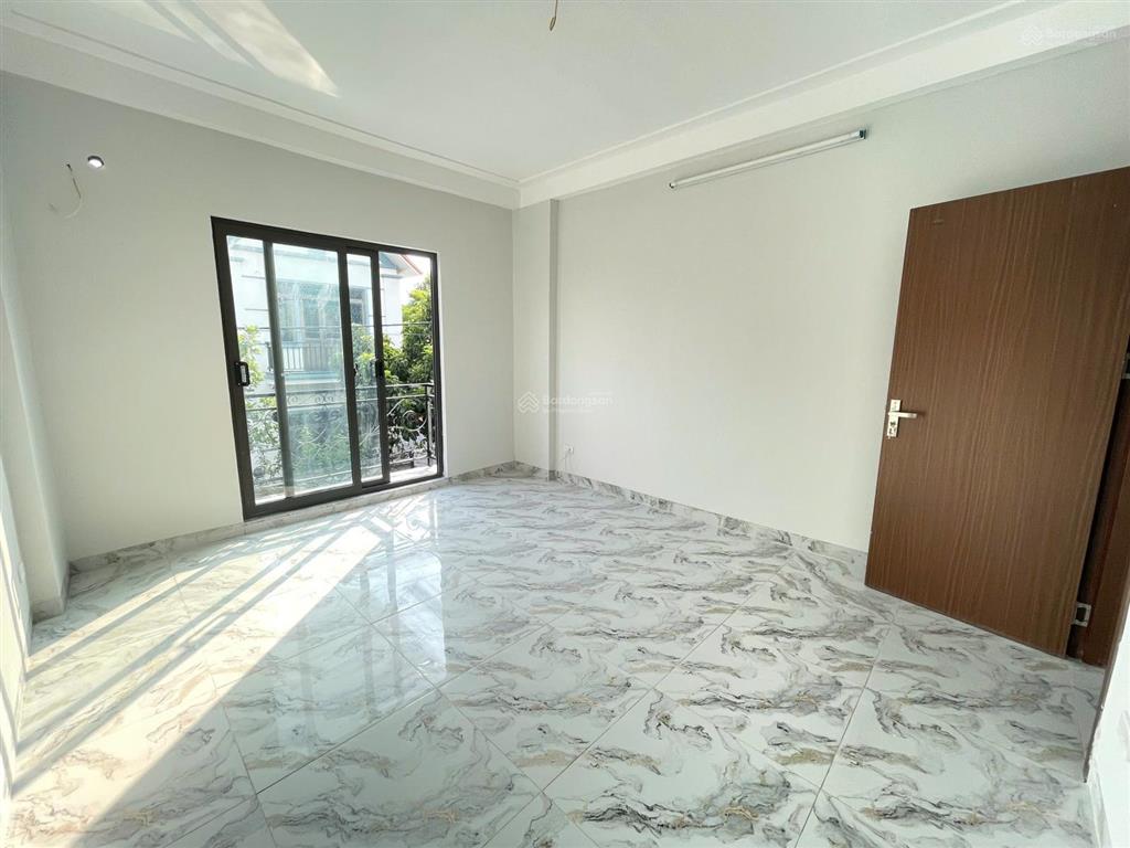 Bán nhà xây mới ngõ thông ô tô qua gần trường th&thcs phụng châu+sân cổng riêng 40m2,4 tầng
