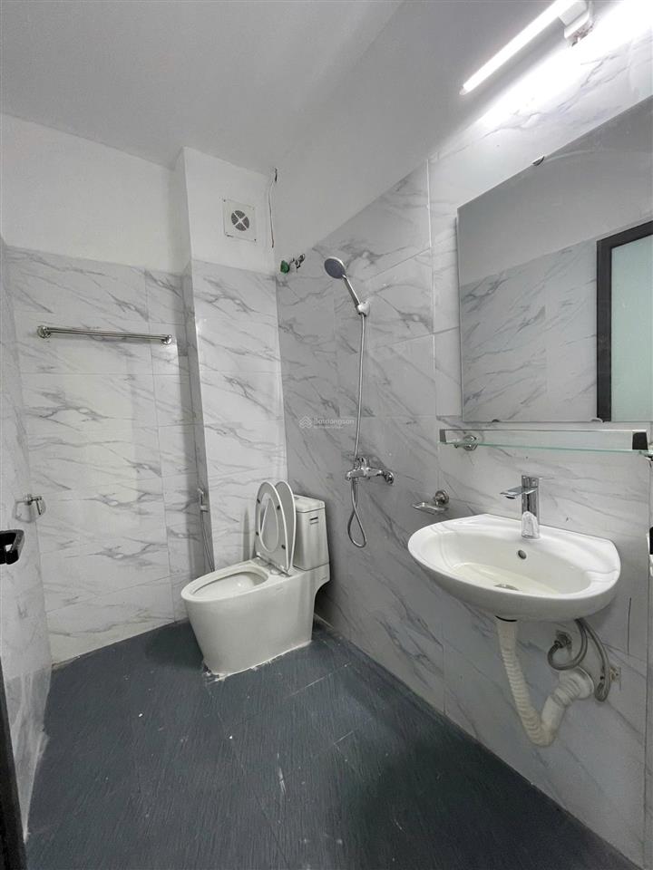 Bán nhà xây mới ngõ thông ô tô qua gần trường th&thcs phụng châu+sân cổng riêng 40m2,4 tầng