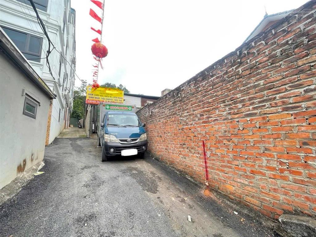Bán mảnh đất 50m2 bám trục quốc lộ 6 ngõ thông ô tô vuông vắn kích cỡ đẹp