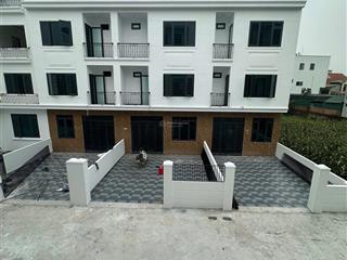 Bán biệt thự mini giá siêu tốt gần nvh độ chàngsân cổng riêng, ôtô vào, sân vườn sau làm tiểu cảnh