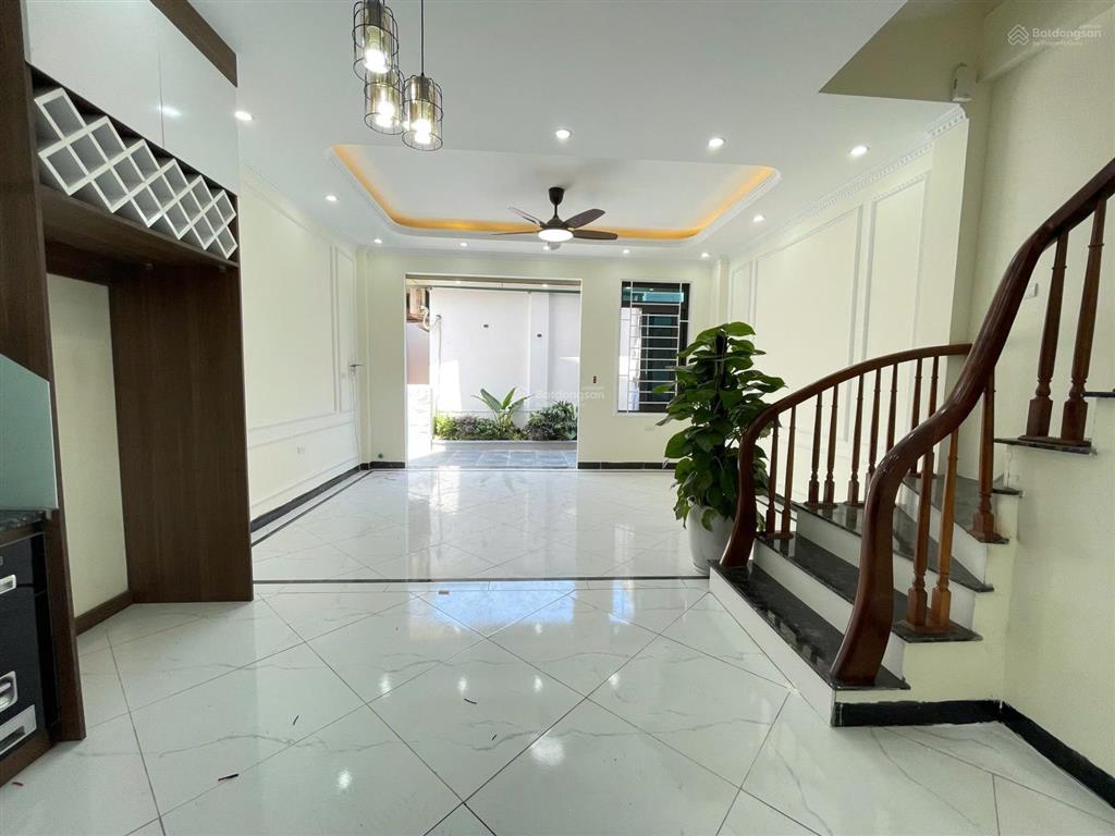 Nhà xây hiện đại, sang trọng gần đh sư phạm tdtt, ô tô đỗ cửa, vuông vắn, 37m2x4t, 3 ngủ (ảnh thật)