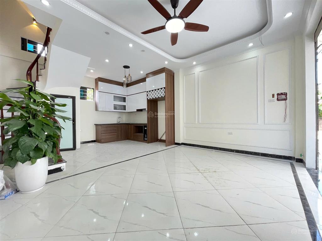 Nhà xây hiện đại, sang trọng gần đh sư phạm tdtt, ô tô đỗ cửa, vuông vắn, 37m2x4t, 3 ngủ (ảnh thật)