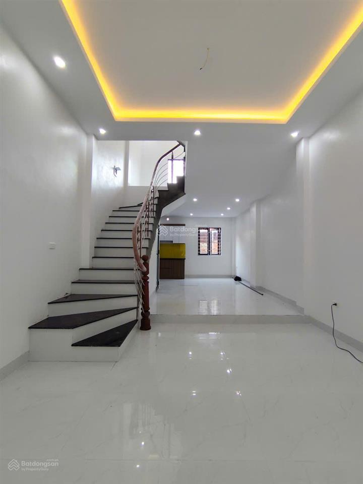 Bán nhà xây mới độc lập, vuông vắn, ô tô đỗ cách 20m tại xã bình minh 40m2x4t+tầng lửng phòng khách