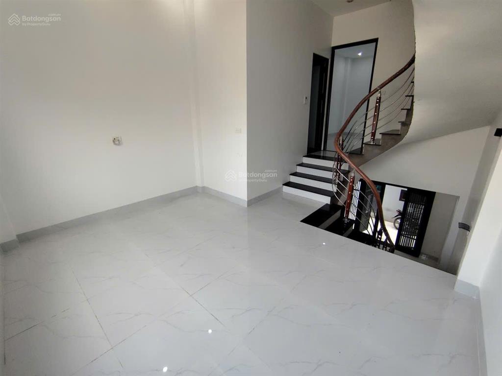 Bán nhà xây mới độc lập, vuông vắn, ô tô đỗ cách 20m tại xã bình minh 40m2x4t+tầng lửng phòng khách