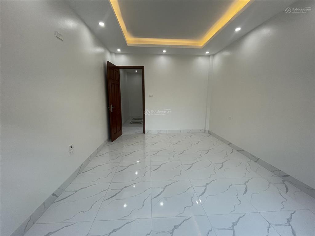 Cắt lỗ giá cực tốt ô tô đỗ cửa tại chương mỹ, pháp lý chuẩn! trước nhà sân rộng 33m2x4t (ảnh thật)