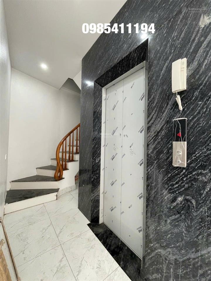 Nhà gần bến xe yên nghĩa xây độc lập có thang máy 40m2x5 tầng, 20m ra mặt đường ô tô, 400m ra ql6