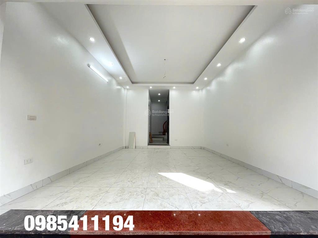Nhà gần bến xe yên nghĩa xây độc lập có thang máy 40m2x5 tầng, 20m ra mặt đường ô tô, 400m ra ql6