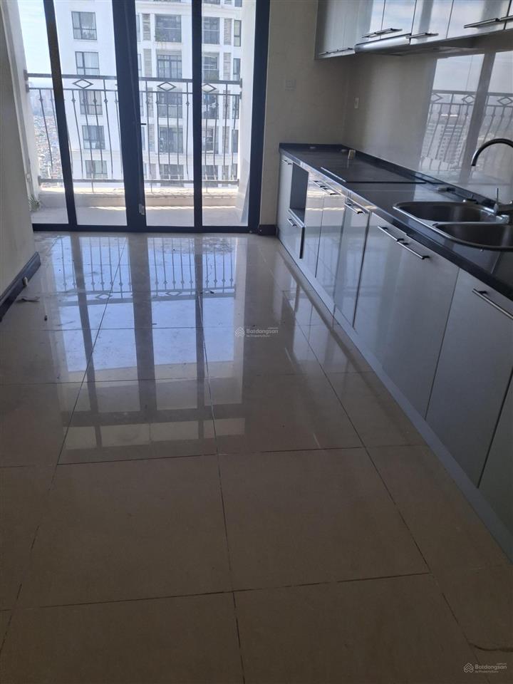 Cho thuê cc vincom royal city, căn góc, bc đn, 170m, 3n3vs, nt cơ bản. 27tr/th  0974 687 ***