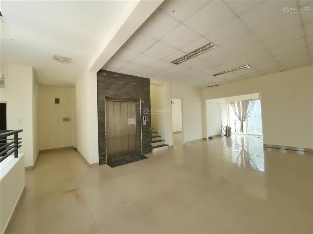 Bán nhà mặt phố ngay chợ da sà mặt tiền 8m