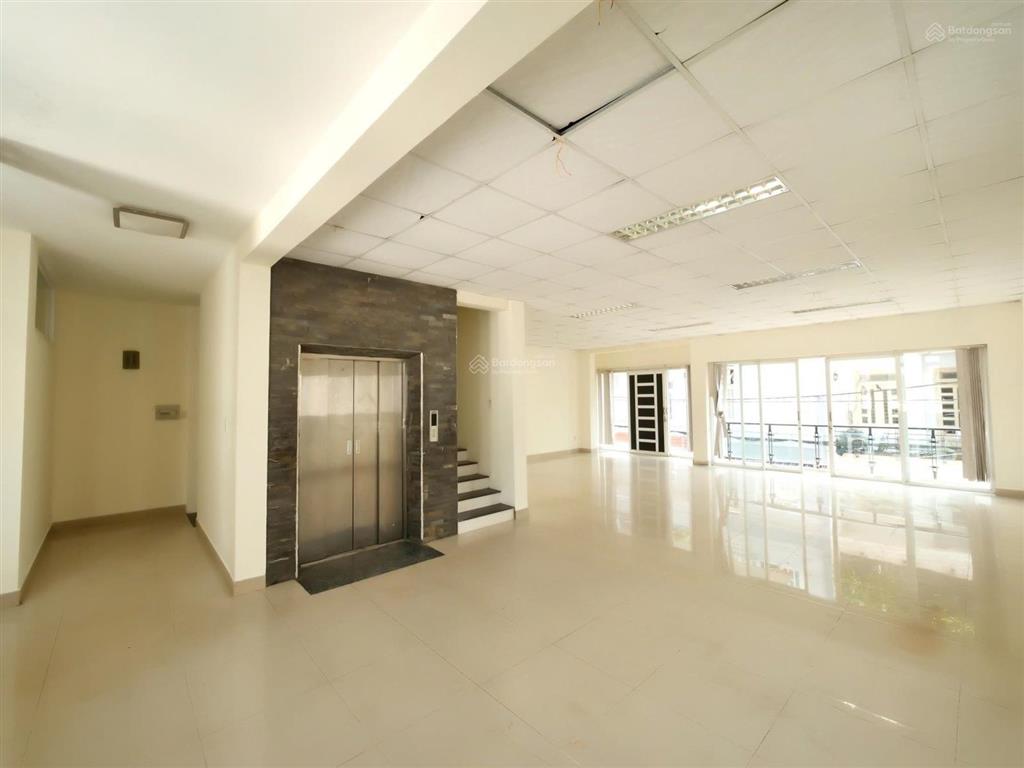 Bán nhà mặt phố ngay chợ da sà mặt tiền 8m