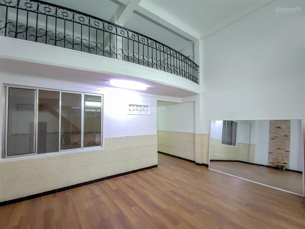 Chính chủ cần cho thuê nguyên căn nhà 200 m2 mặt tiền đường tôn thất thuyết quận 4