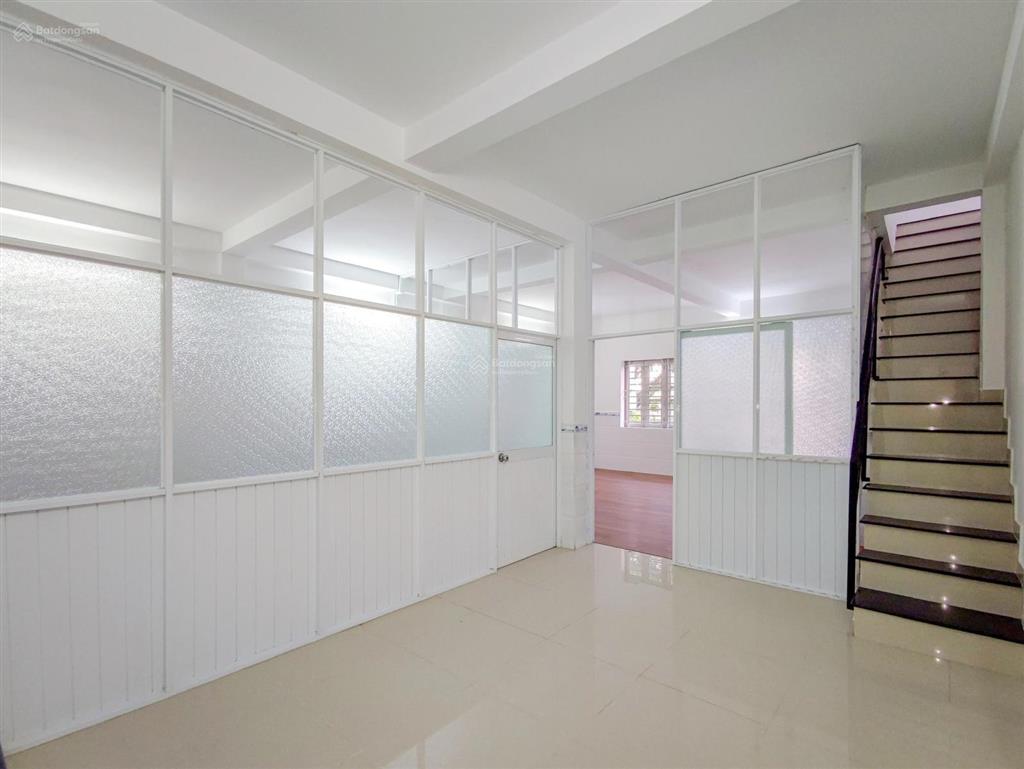 Chính chủ cần cho thuê nguyên căn nhà 200 m2 mặt tiền đường tôn thất thuyết quận 4