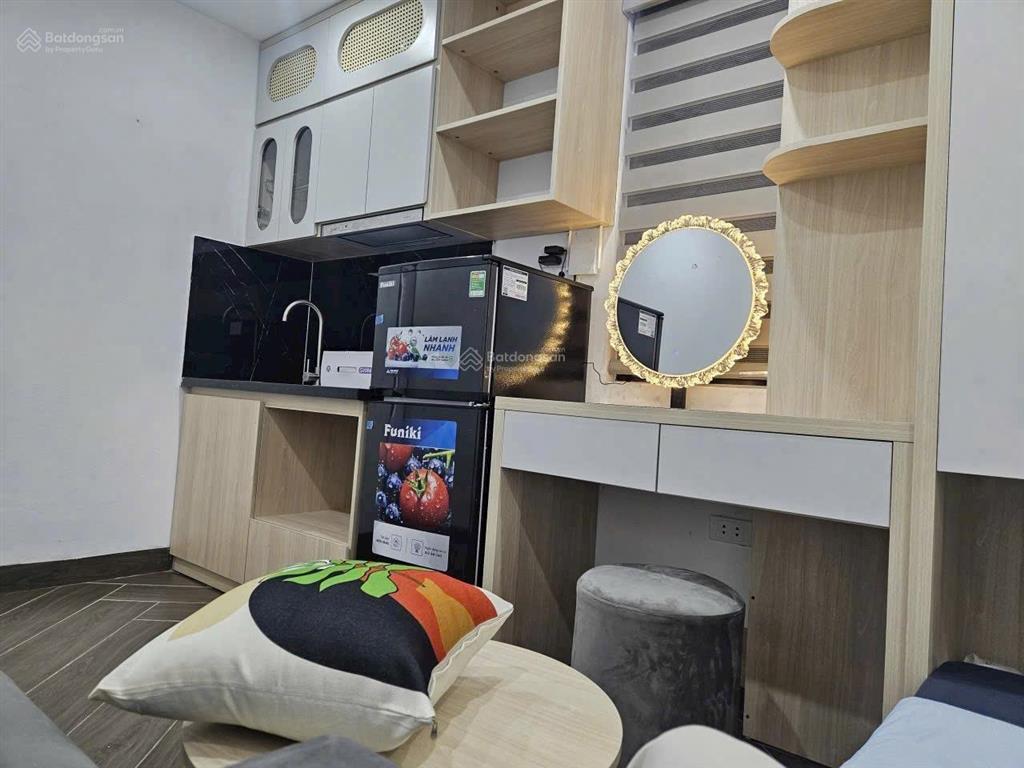 Bán nhà đủ nội thất thang máy, công năng vừa cho thuê hoặc ở đều hợp lý, ô tô đỗ cổng. giá 10,3 tỷ
