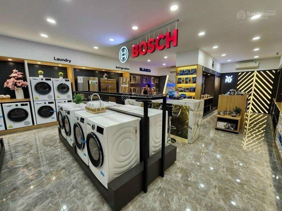 Cho thuê mặt tiền showroom lê văn sỹ (setup sẵn kệ trưng bày)
