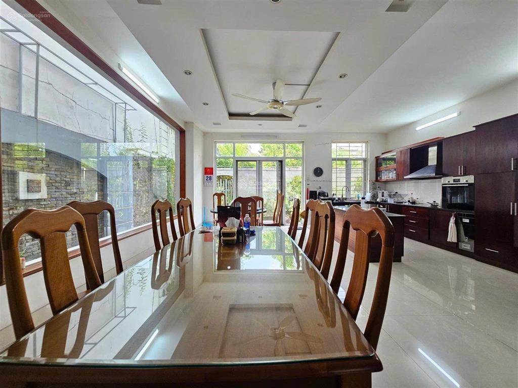 Cho thuê biệt thự hồ biểu chánh  ngay brg mart nguyễn văn trỗi