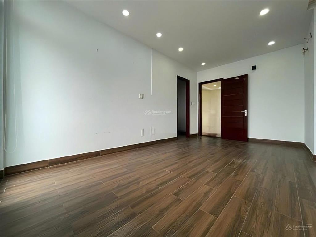 Cho thuê nhà mặt tiền hai bà trưng, đối diện nhà thờ tân định, ngang 6m, vị trí đẹp kinh doanh