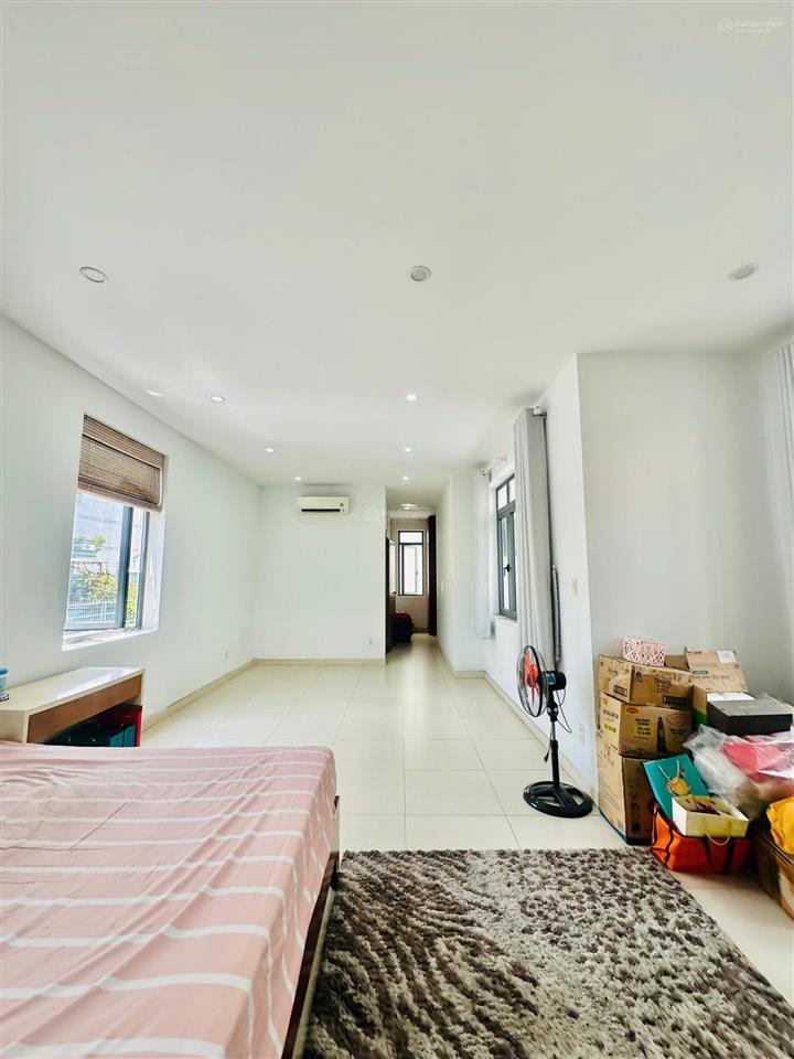 Cho thuê biệt thự mặt tiền 135a hoa sứ, phú nhuận. dt 8m x 20m  có gara ô tô