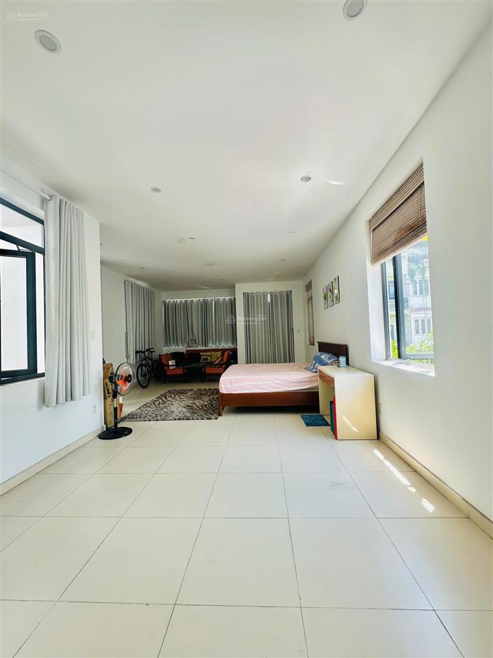 Cho thuê biệt thự mặt tiền 135a hoa sứ, phú nhuận. dt 8m x 20m  có gara ô tô