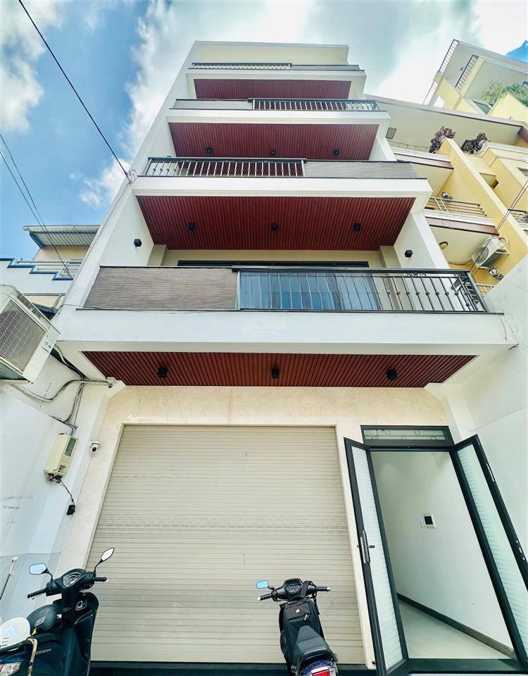 Cho thuê biệt thự mặt tiền 135a hoa sứ, phú nhuận. dt 8m x 20m  có gara ô tô
