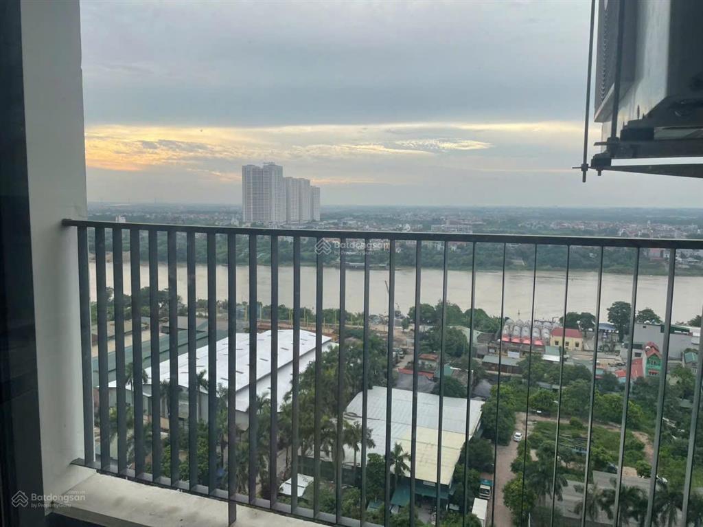 Bán căn hộ 3pn cc an quý hưng giá 5,2 tỷ, tầng đẹp view sông nội thất xịn sò, ô tô đỗ hầm