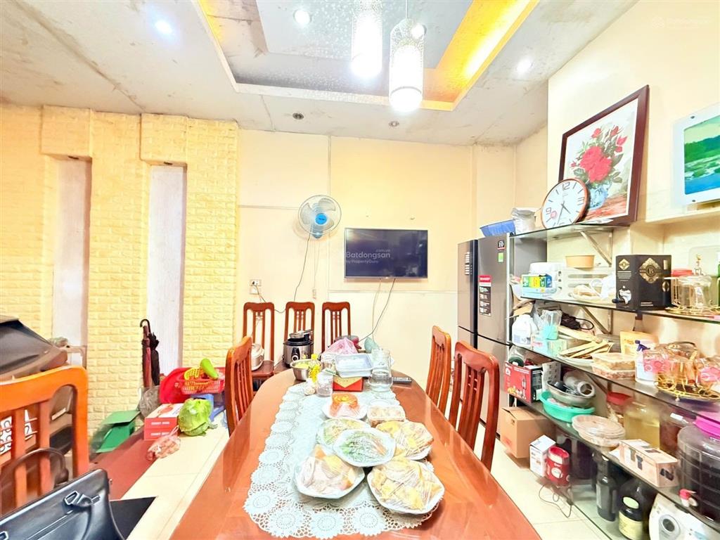 Cho thuê nhà 50m2 x 5 tầng, ô tô vào nhà, cách hồ tây 300m, 5 phòng ngủ khép kín.  0336 236 ***