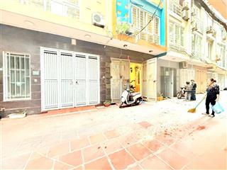 Cho thuê nhà 50m2 x 5 tầng, ô tô vào nhà, cách hồ tây 300m, 5 phòng ngủ khép kín.  0336 236 ***