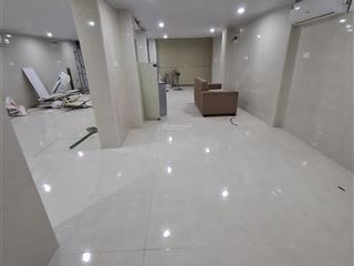 Cho thuê căn tầng 1 phố nghĩa tân, 75m2, mt 7m, vỉa hè, vừa ở + vừa kinh doanh.12 triệu