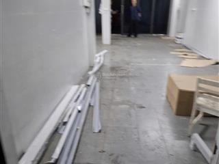 Cho thuê tầng 1 dt 70m2 , tập thể nghĩa tân, có sân để xe, vừa ở vừa kinh doanh, giá 10 tr/th,