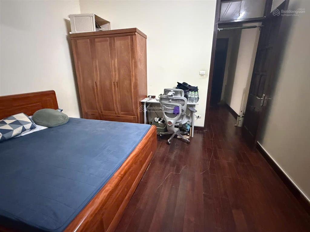 Cho thuê nhà lk sân vườn dt 150m2 x 4 tầng + sân, vỉa hè rộng, ngõ 106 hoàng quốc việt. 33,5 tr/th.