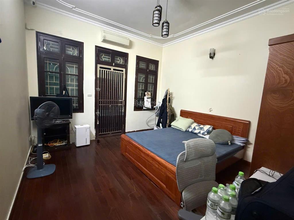 Cho thuê nhà lk sân vườn dt 150m2 x 4 tầng + sân, vỉa hè rộng, ngõ 106 hoàng quốc việt. 33,5 tr/th.