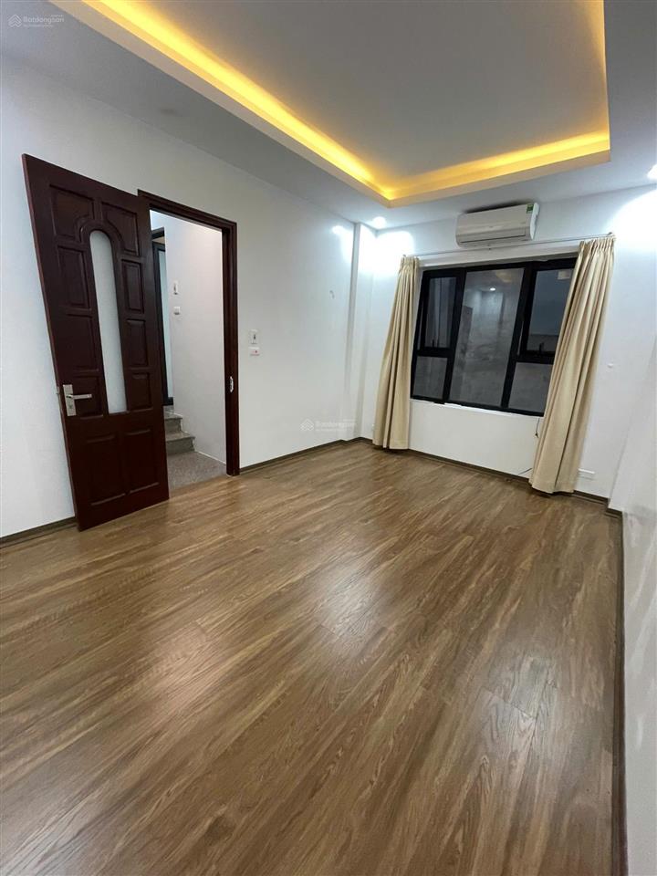 Cho thuê nhà phân lô, dt 65m2 x 5 tầng ngõ ô tô vào, hoàng quốc việt, giá 25 tr/ tháng