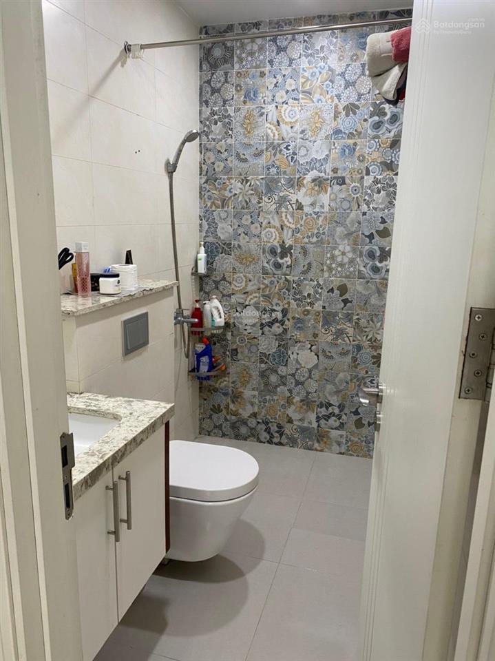 Chính chủ bán căn hộ 65m2, 2pn, 2vs, nội thất tiện nghi, kdt nghĩa đô  hoàng quốc việt giá 6,6 tỷ.