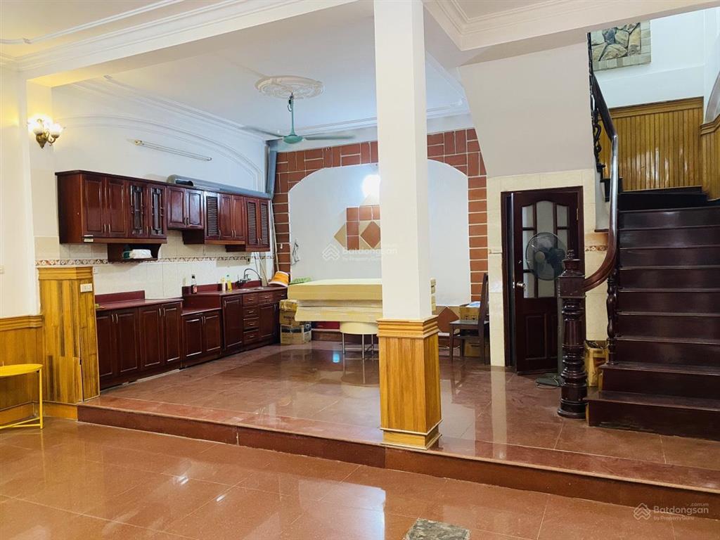Cho thuê nhà phân lô, dt 65m2 x 5 tầng ngõ ô tô vào, hoàng quốc việt, giá 25 tr/ thán