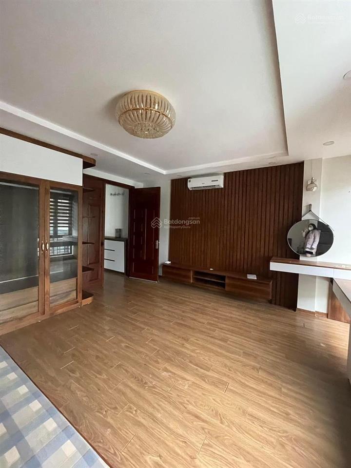 Cho thuê lk dt 80m2 x 4,5 tầng, ngõ 2 ô tô chánh phạm tuấn tài, nghĩa tân. giá thuê 28 tr/th.