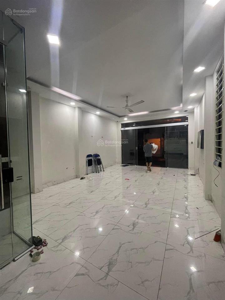 Cho thuê lk dt 80m2 x 4,5 tầng, ngõ 2 ô tô chánh phạm tuấn tài, nghĩa tân. giá thuê 28 tr/th.