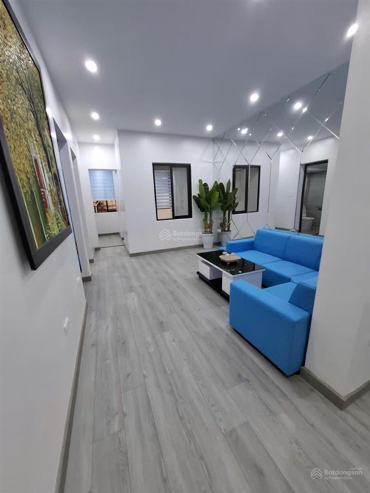 Chính chủ bán căn hộ tầng 3 tt nghĩa tân, dt 70m2 nguyên căn, 3pn, vs, nhà mới, full nội thất.