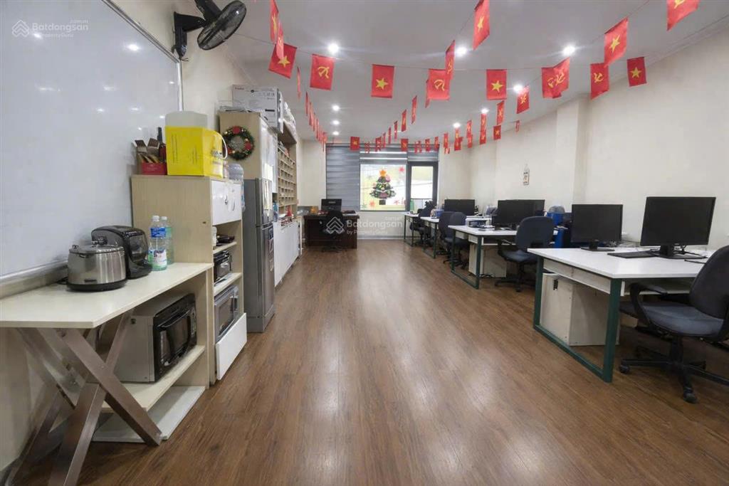 Cho thuê nhà phân lô, dt 70m² x 5 tầng 2 mặt ngõ ô tô vào, ngõ 106 hoàng quốc việt, giá 18 tr/th