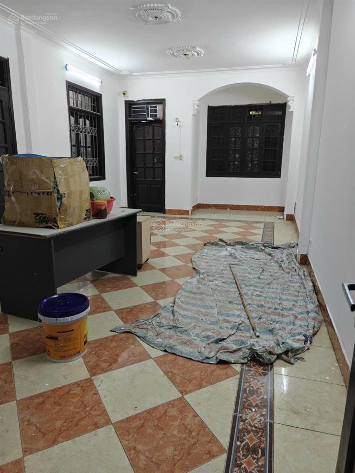 Cho thuê nhà nhà góc 95m2 x 4 tầng, vỉa hè rộng, ngõ 106 hoàng quốc việt, 28 tr/th.