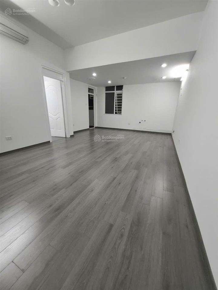 Cho thuê căn hộ 50m2, 2pn, vs, đồ cơ bản tòa mới ct3 kdt nghĩa đô  106 hoàng quốc việt. 9 tr/th