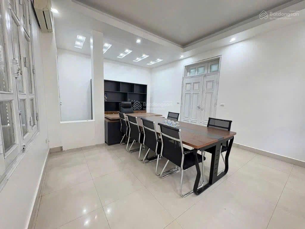 Cho thuê nhà 40m2 x 5 tầng, khu nhà phân lô trần quốc hoàn. giá thuê 13 triệu/tháng